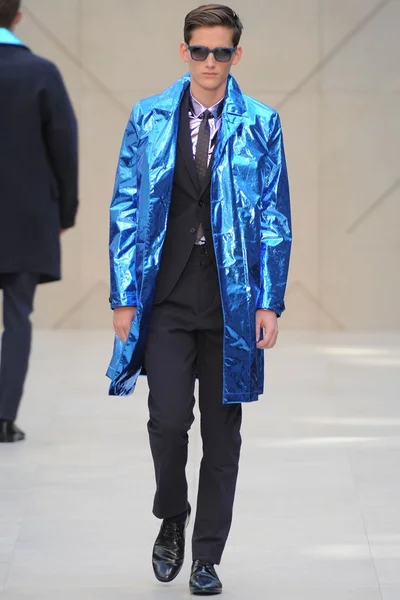 Look 3